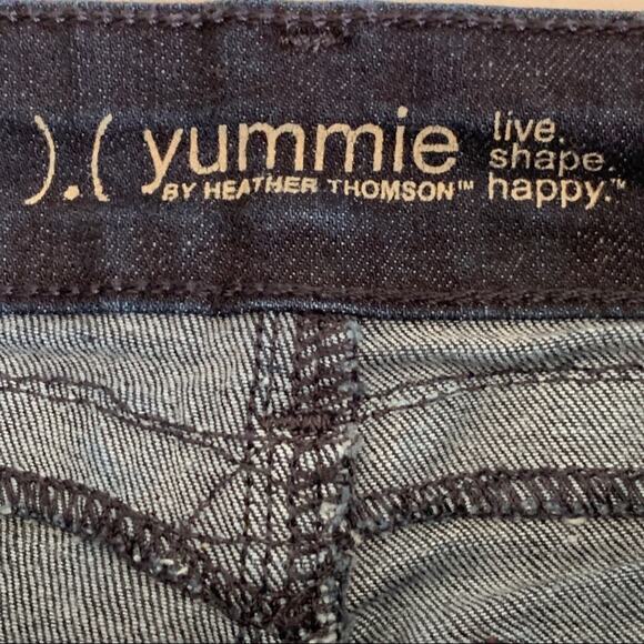 Yummie Boot Cut Jeans Slimming Dark Wash Mid Rise Slim Boot Cut Jeans Size 25 - Picture 2 of 12